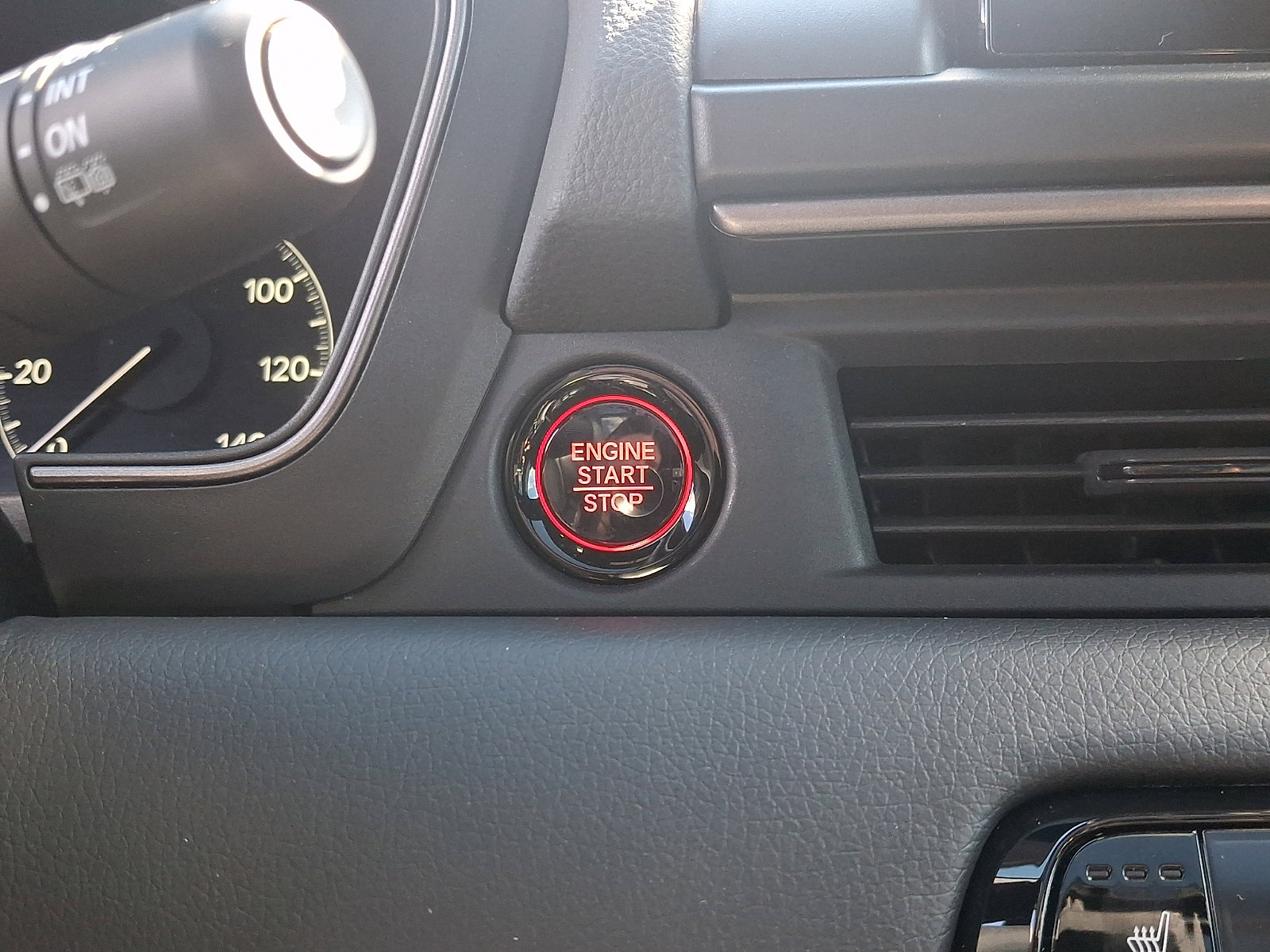 Used 2024 Honda Pilot TrailSport image 25