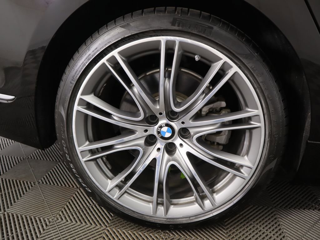 Used 2019 BMW 750i w/ Executive Package image 33