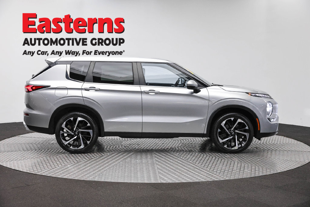 Used 2024 Mitsubishi Outlander SE AWD/4WD image 5