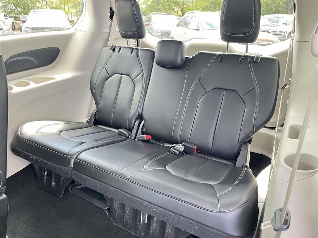 Used 2024 Chrysler Pacifica Touring-L image 22