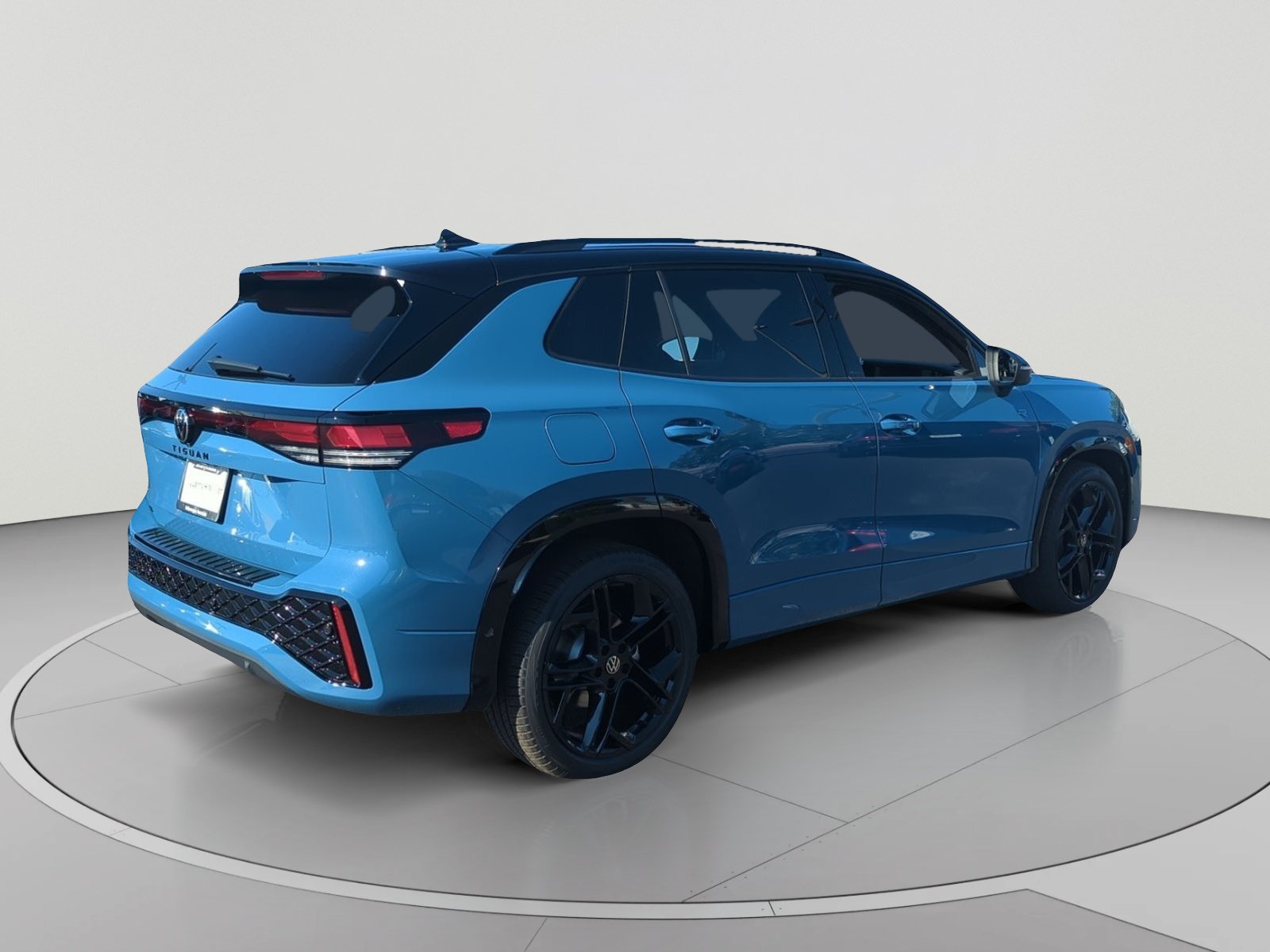 New 2026 Volkswagen Tiguan SE R-Line FWD image 5