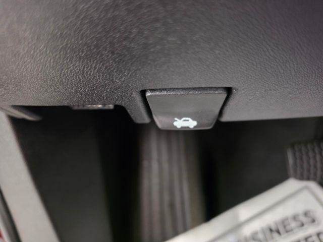 Used 2018 Chevrolet Equinox LT FWD image 16