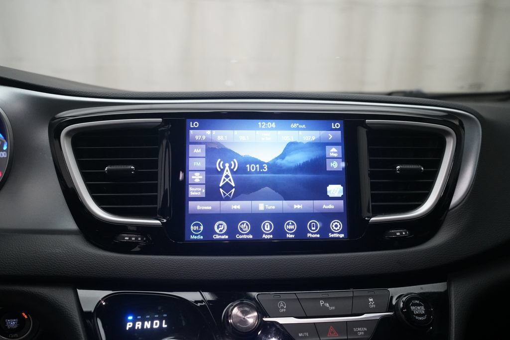 Used 2020 Chrysler Pacifica Touring-L Plus w/ S Appearance Package FWD image 6