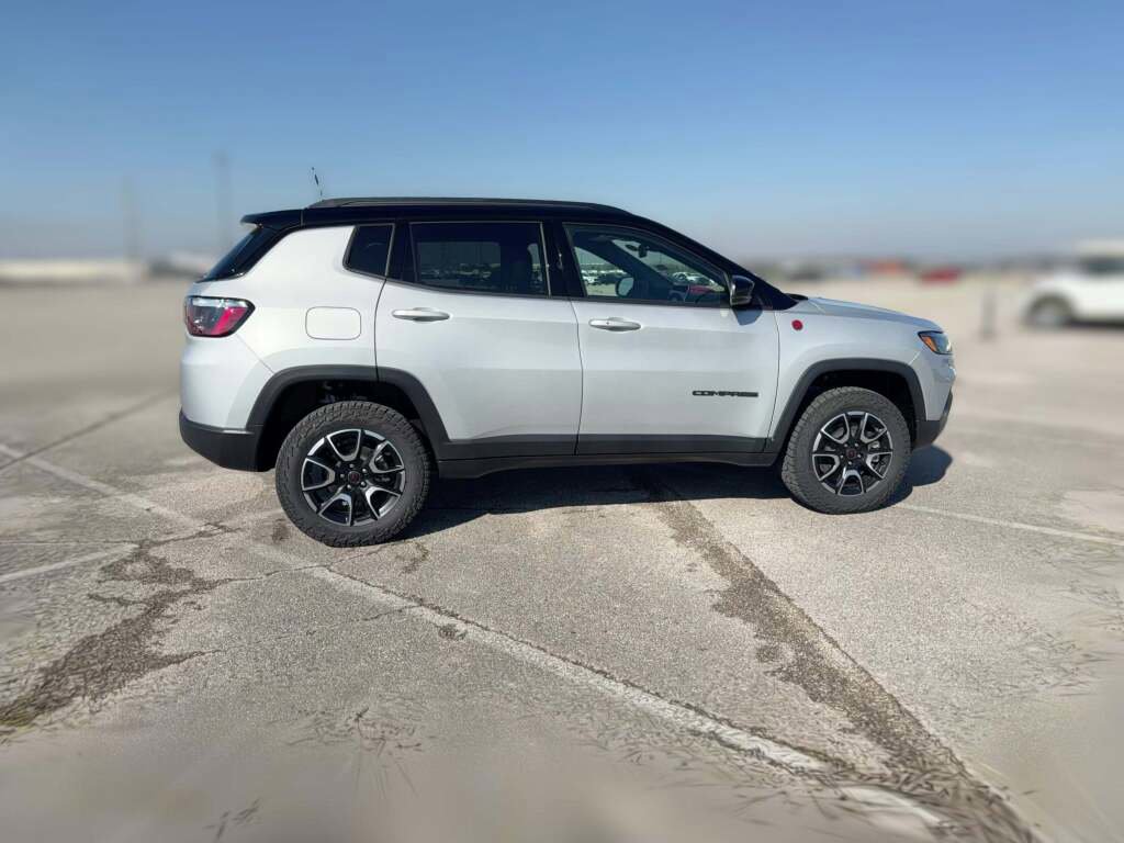 New 2026 Jeep Compass Trailhawk image 13