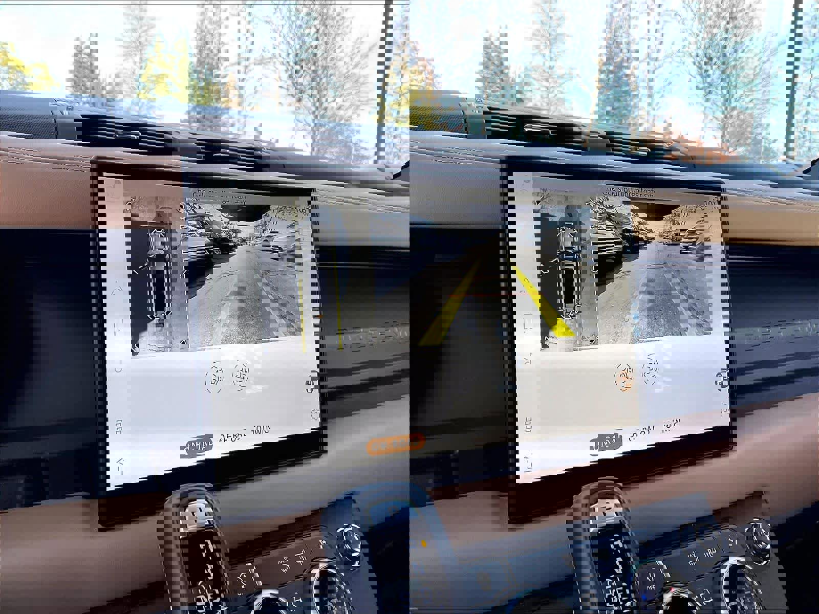 Used 2025 Land Rover Defender 130 X-Dynamic SE image 22