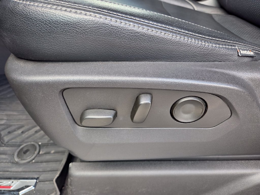 Certified 2023 Chevrolet Silverado 1500 Custom Trail Boss w/ LPO, Dark Essentials Package AWD/4WD image 6