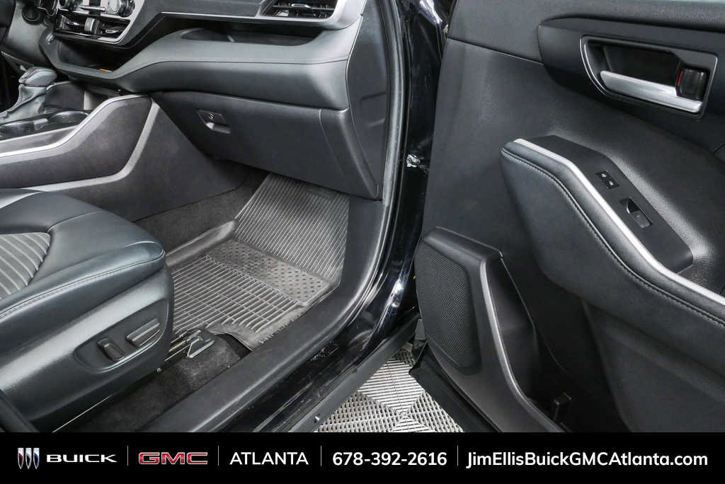 Used 2024 Toyota Highlander XSE FWD image 22