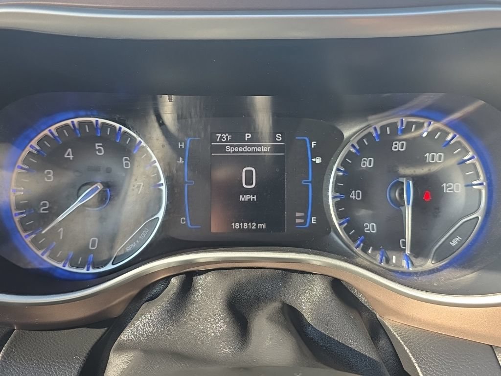 Used 2017 Chrysler Pacifica Touring-L FWD image 30