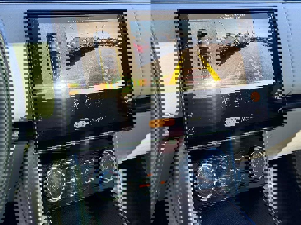 Used 2023 Land Rover Range Rover SE image 31