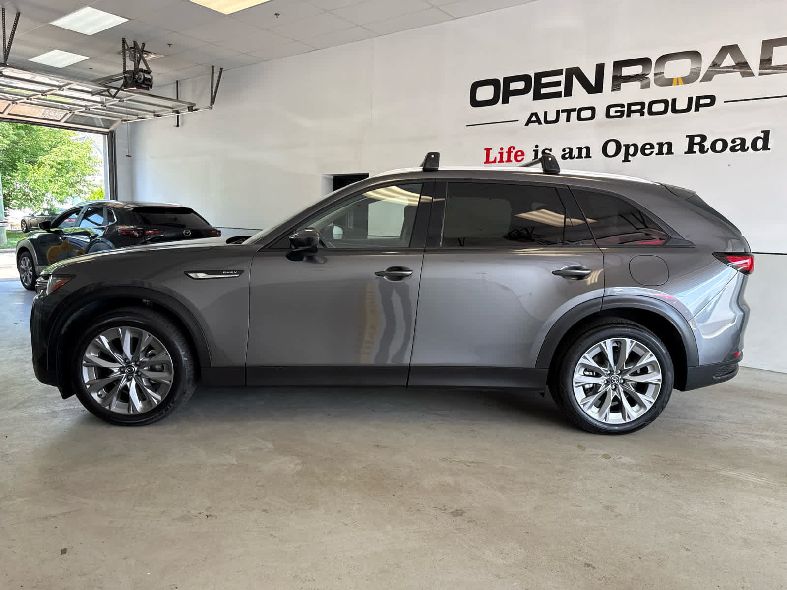 Certified 2026 MAZDA CX-90 Plug-In Hybrid w/ Preferred AWD/4WD image 4