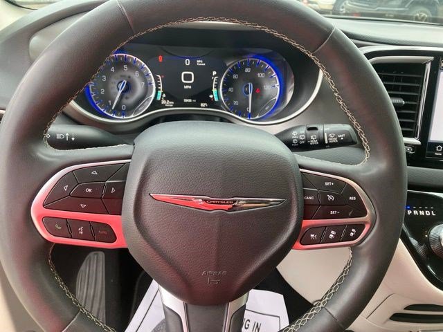Certified 2023 Chrysler Pacifica Touring-L FWD image 14