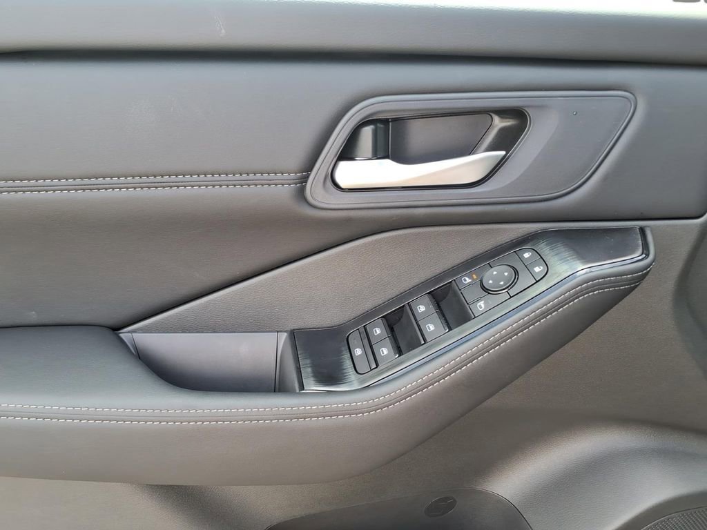 New 2026 Nissan Rogue SV FWD image 13