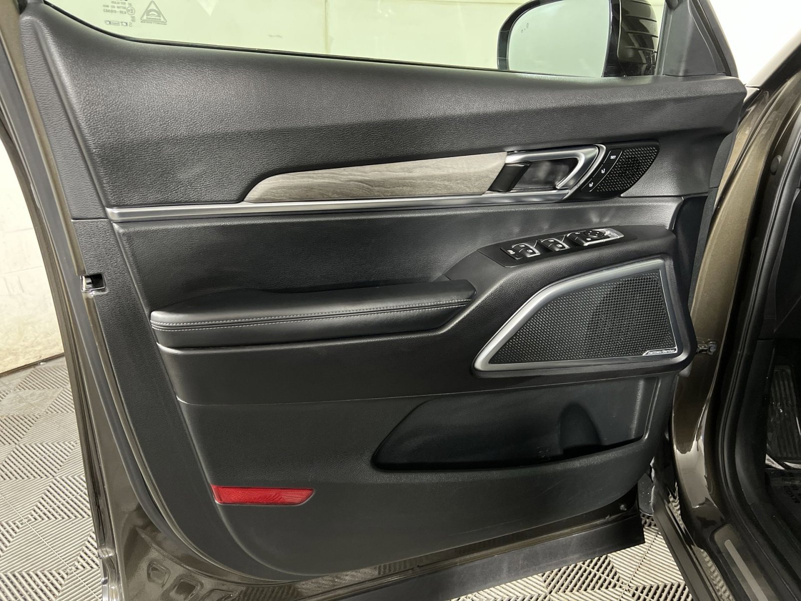 Used 2022 Kia Telluride SX w/ SX Prestige Package image 14