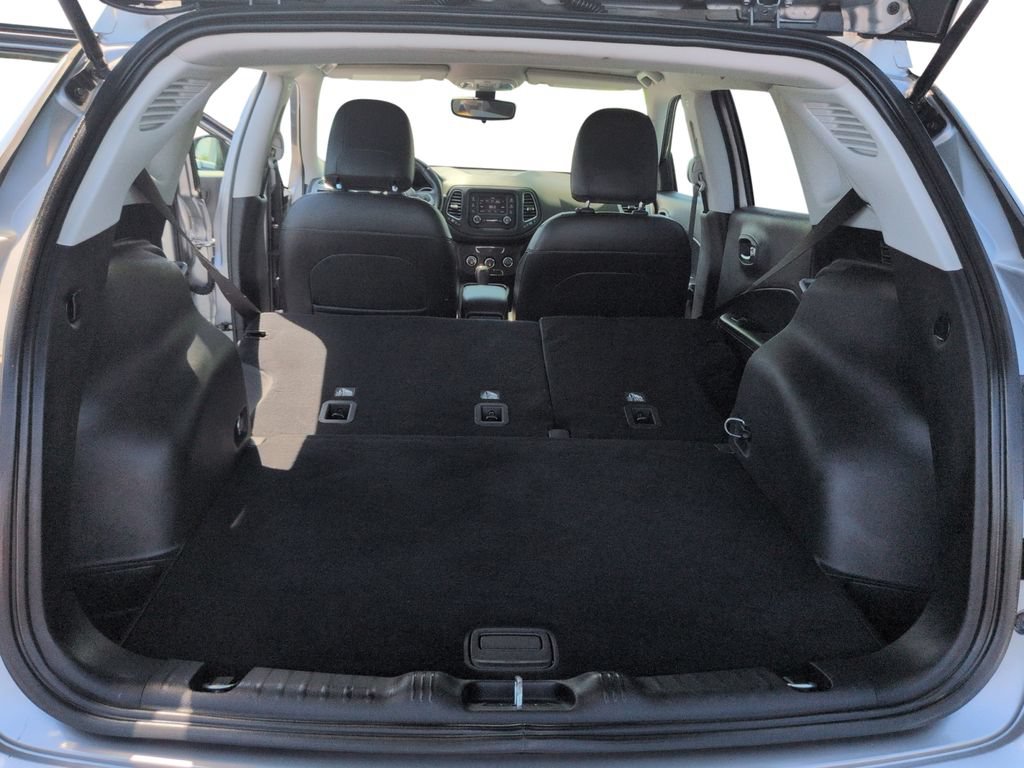 Used 2018 Jeep Compass Latitude FWD image 28