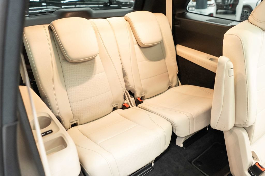 Used 2025 Mercedes-Benz GLS 450 4MATIC image 12