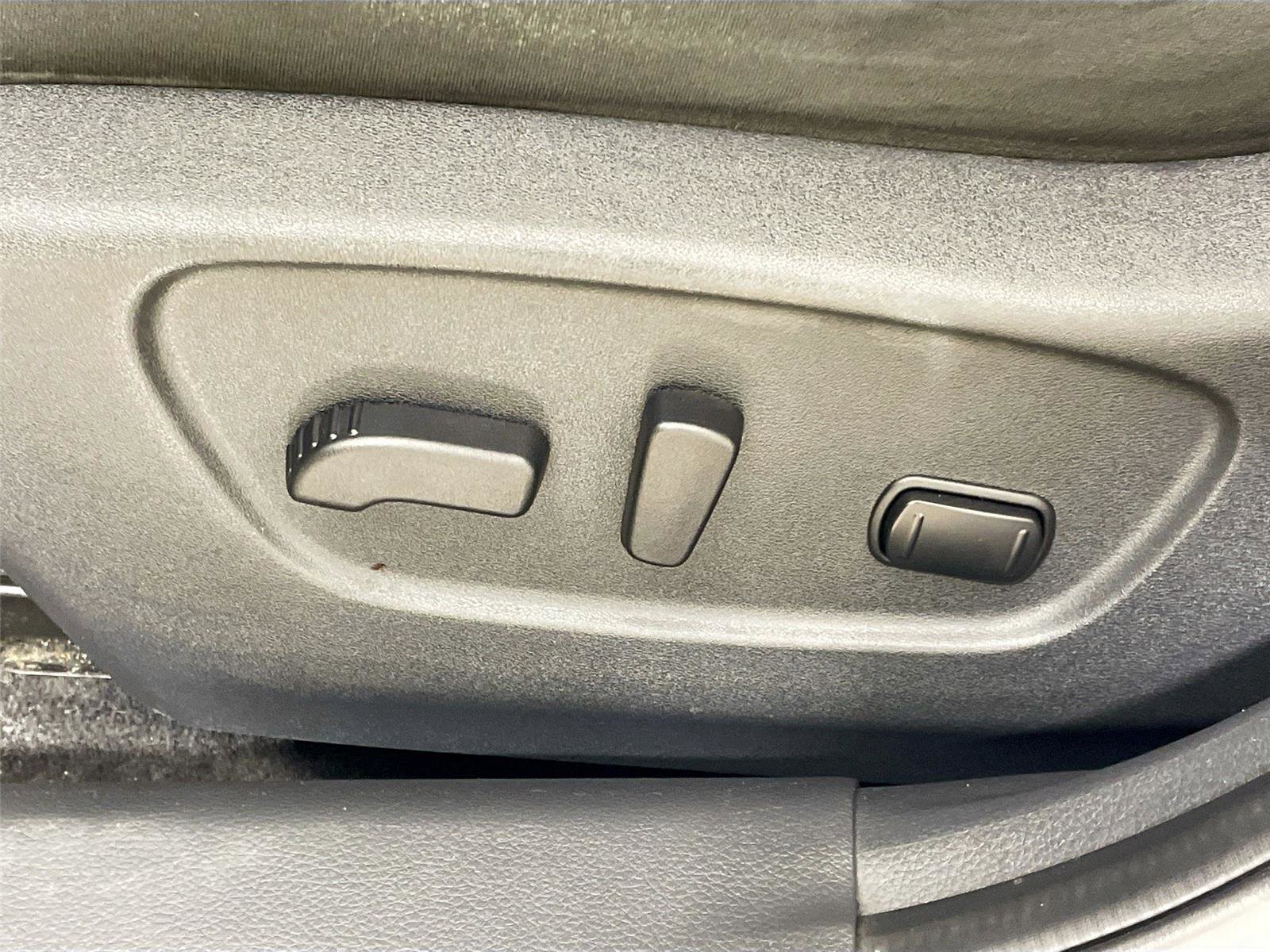 Used 2015 Nissan Rogue SV w/ SV Premium Package image 22