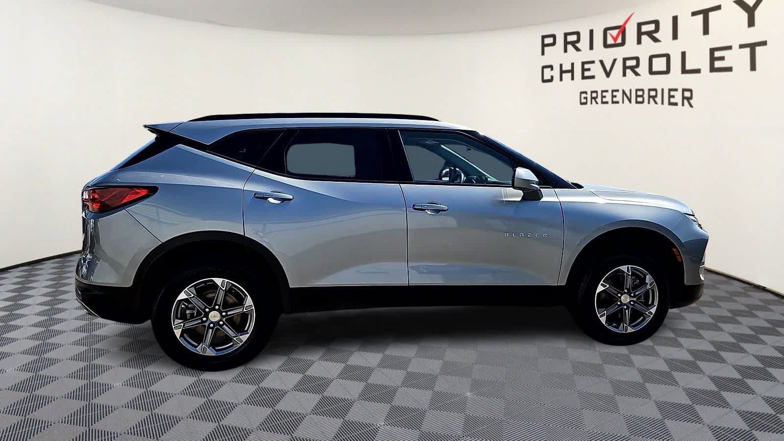 Used 2024 Chevrolet Blazer LT w/ Convenience Package FWD image 9