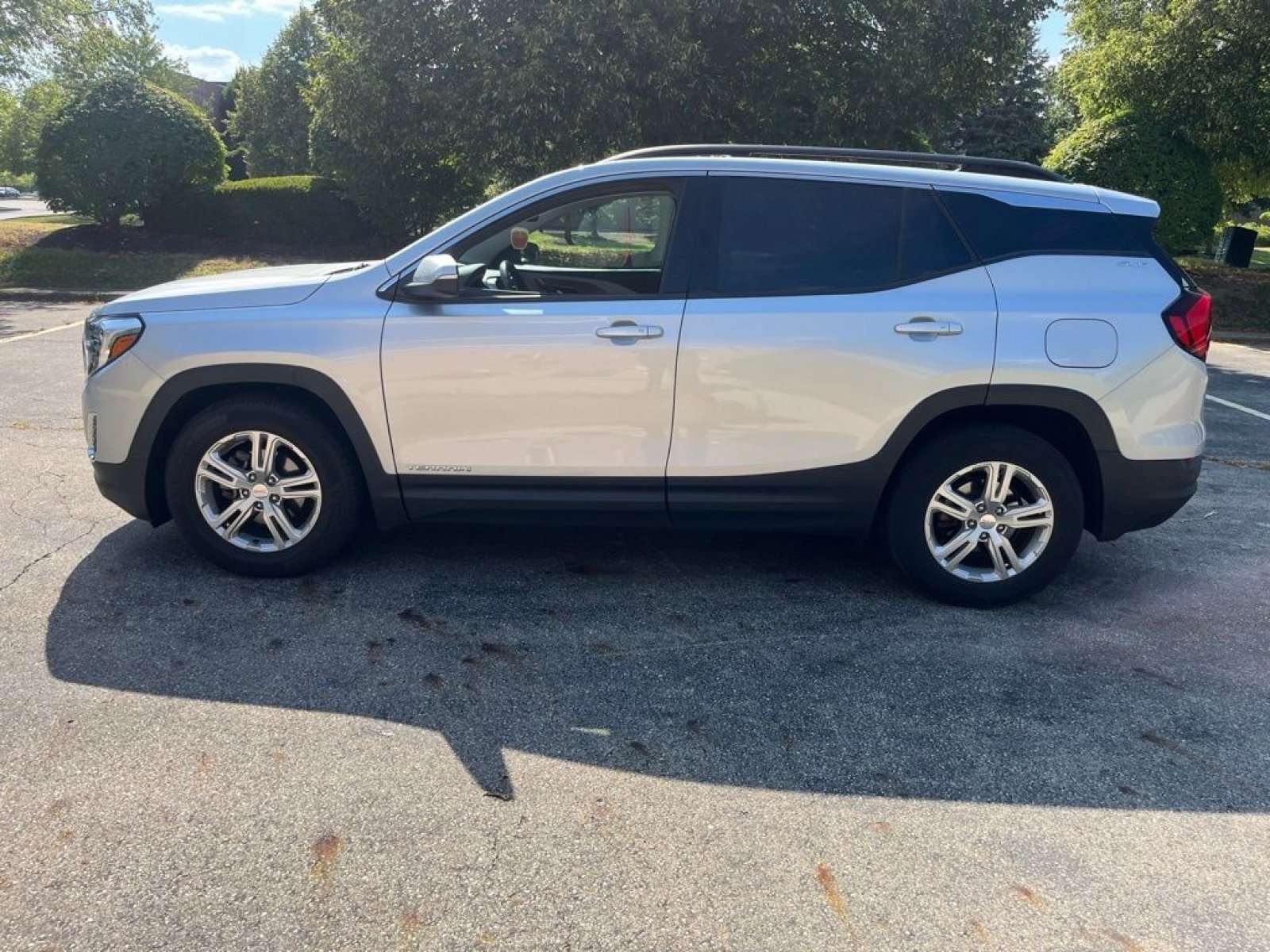 Used 2020 GMC Terrain SLE w/ Driver Convenience Package FWD image 2