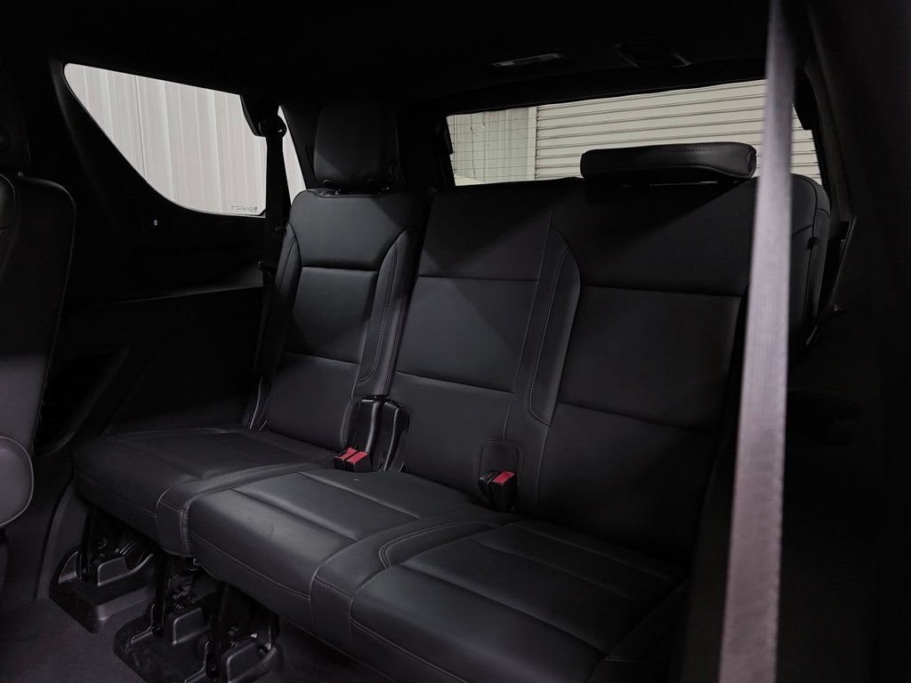 Used 2022 Chevrolet Tahoe Z71 w/ Luxury Package AWD/4WD image 39