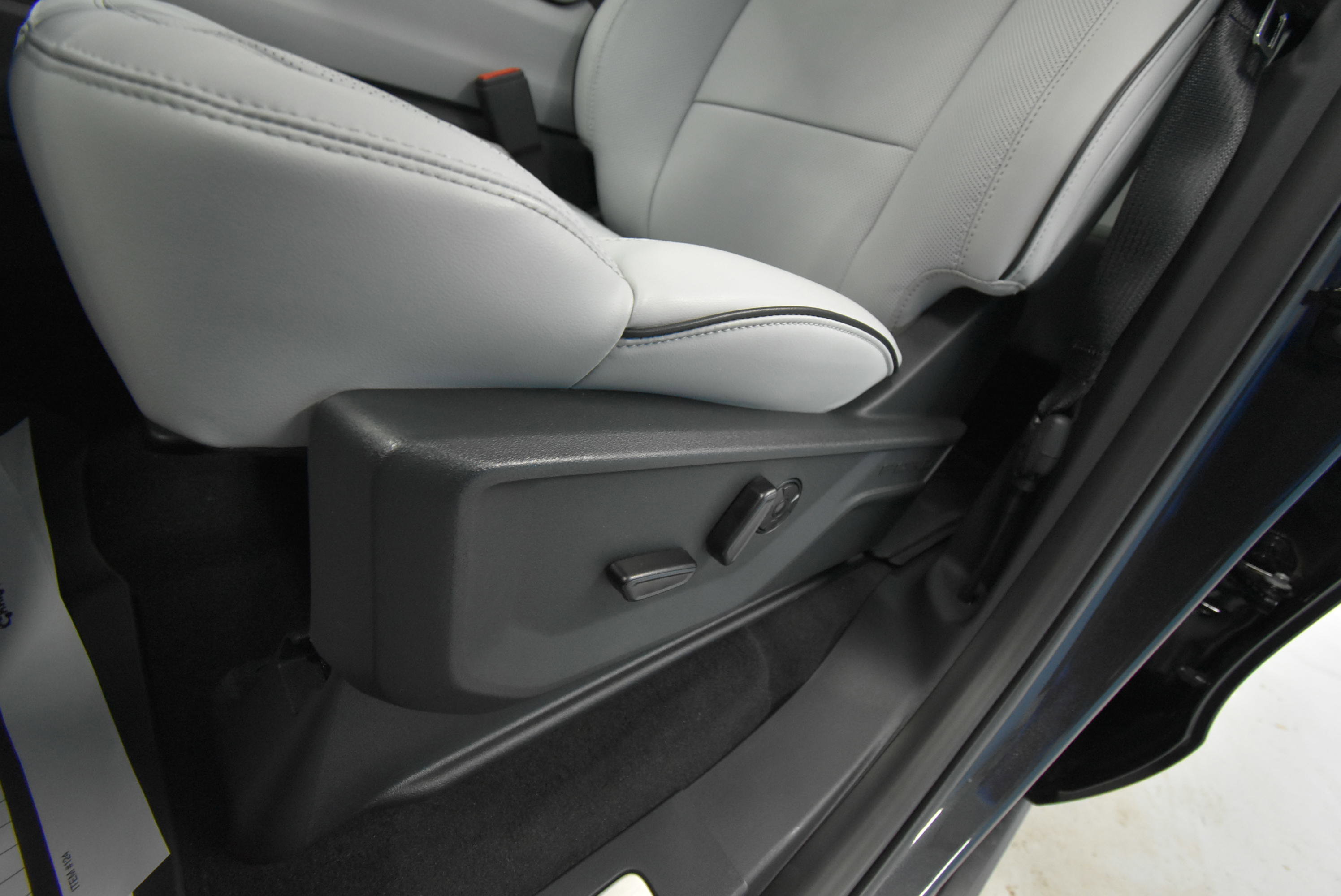 New 2026 Ford Expedition Max Platinum image 6