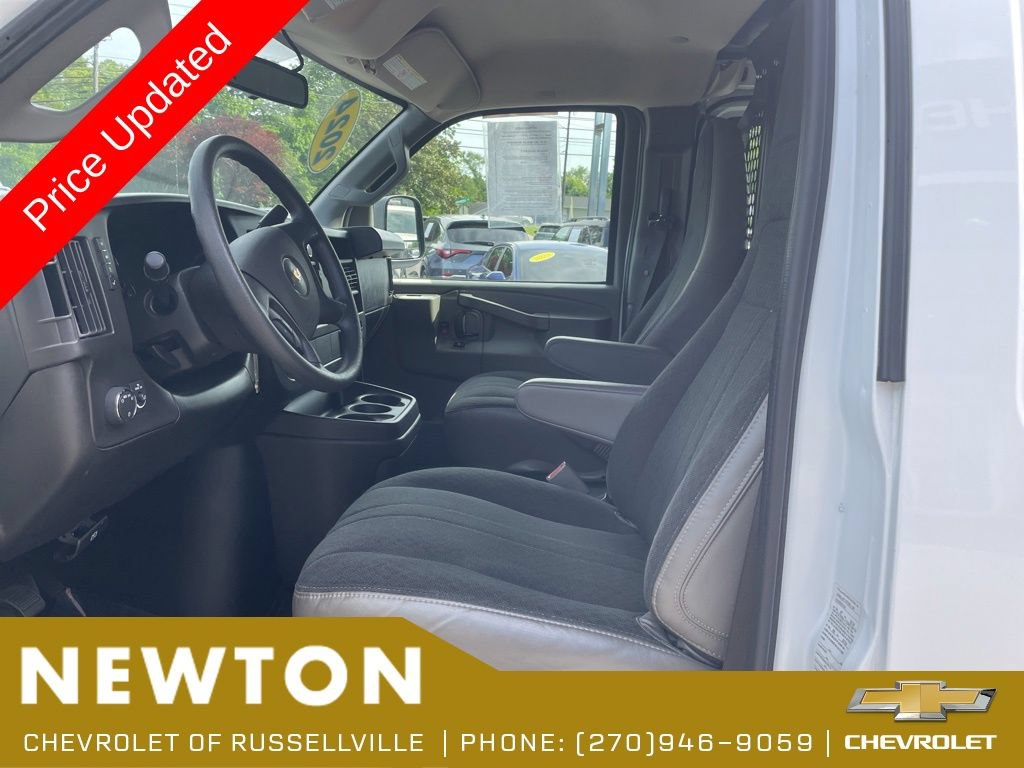 Used 2024 Chevrolet Express 2500 w/ Driver Convenience Package RWD image 4