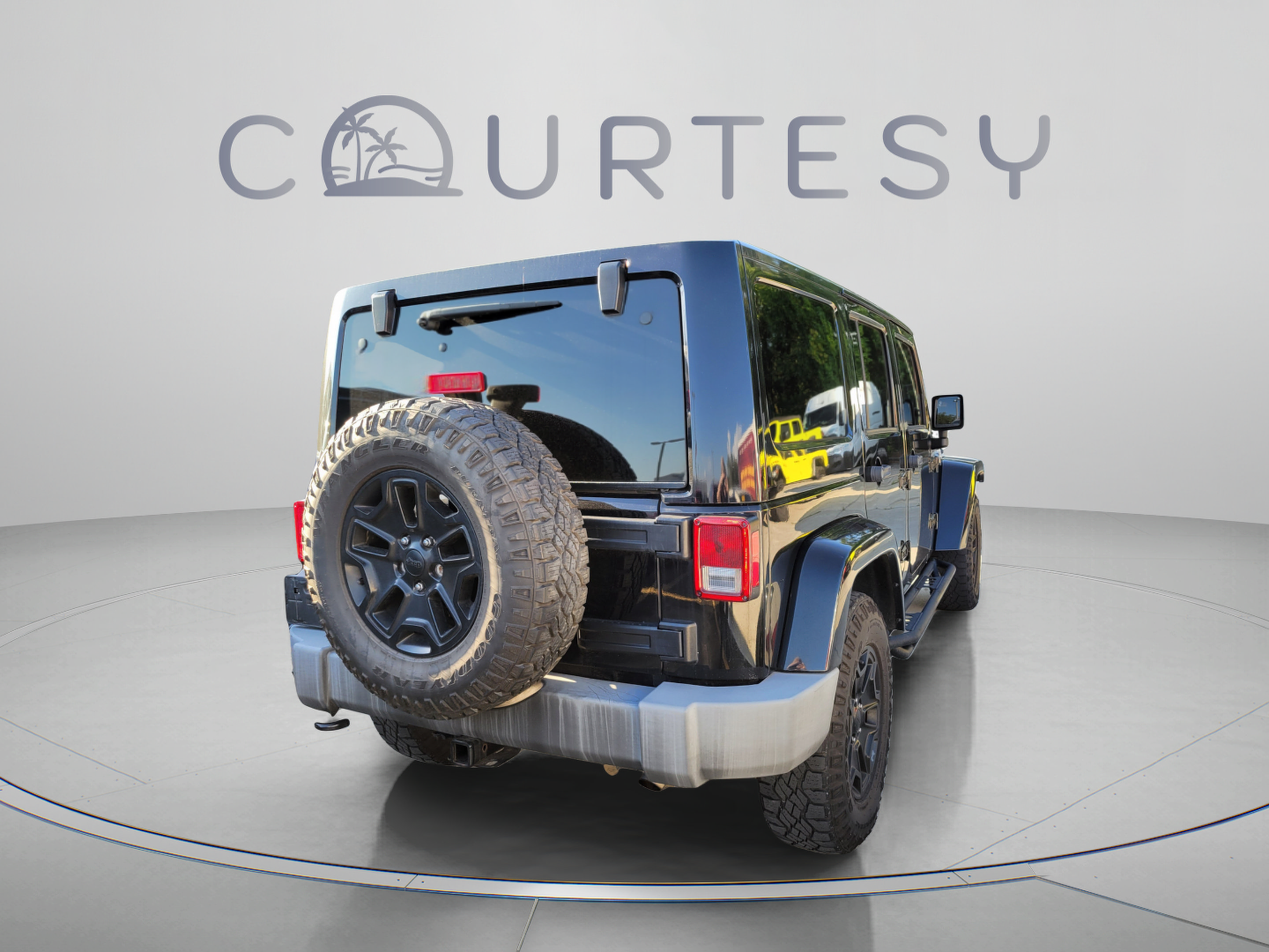 Used 2016 Jeep Wrangler Unlimited Rubicon w/ Connectivity Group AWD/4WD image 3