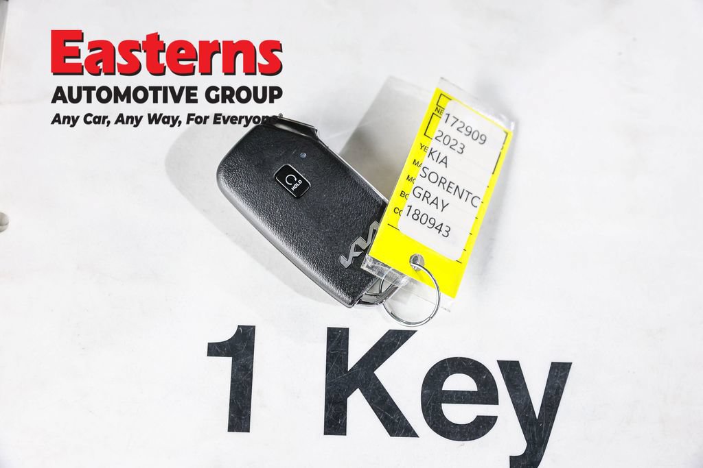 Used 2023 Kia Sorento EX AWD/4WD image 26