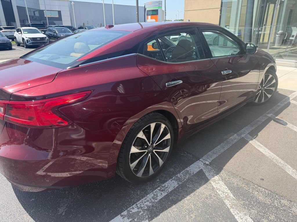 Used 2017 Nissan Maxima SR w/ Interior Lighting Package FWD image 4