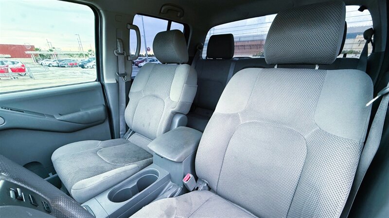 Used 2007 Nissan Frontier SE w/ SE Value Truck Pkg RWD image 12