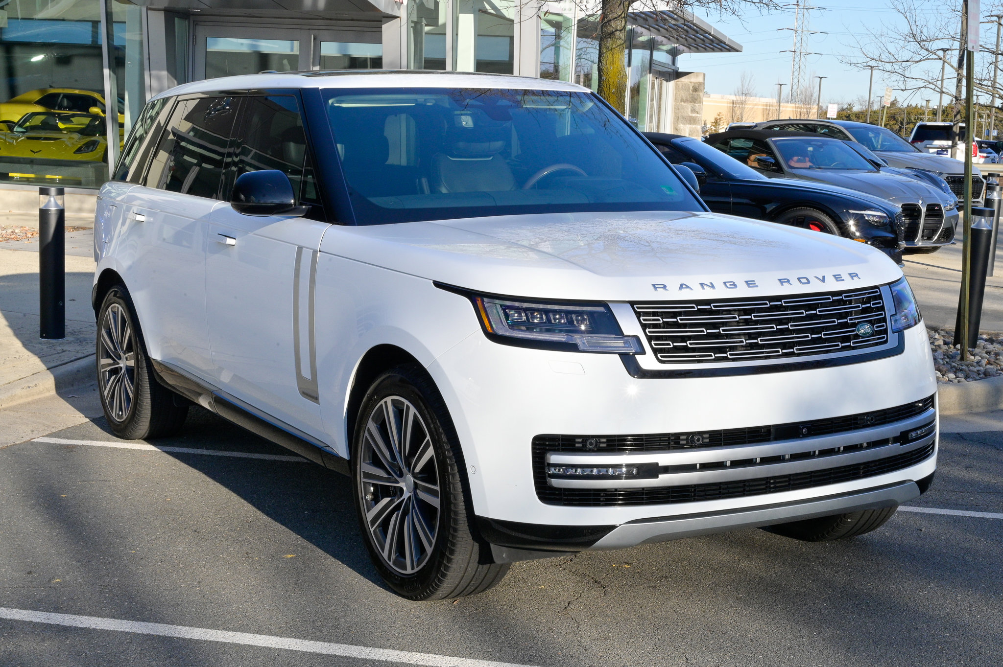 Used 2025 Land Rover Range Rover Long Wheelbase Autobiography image 3