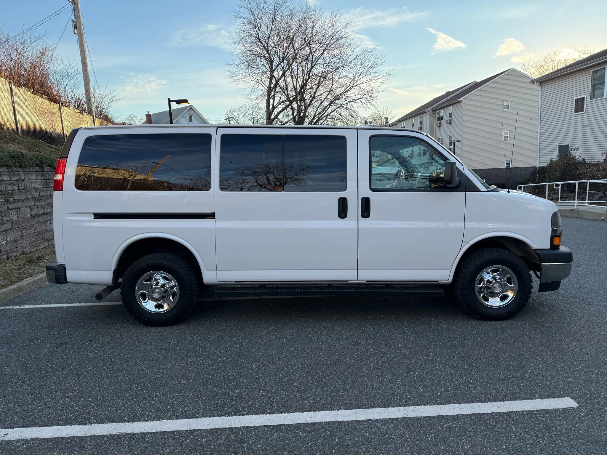 Used 2018 Chevrolet Express 3500 LT w/ LT Preferred Equipment Group image 9