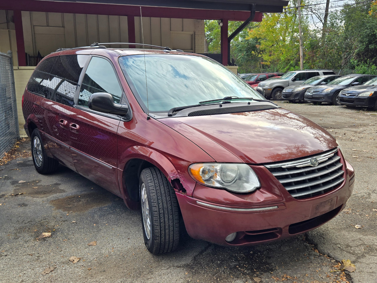 Used 2007 Chrysler Town & Country Limited image 3