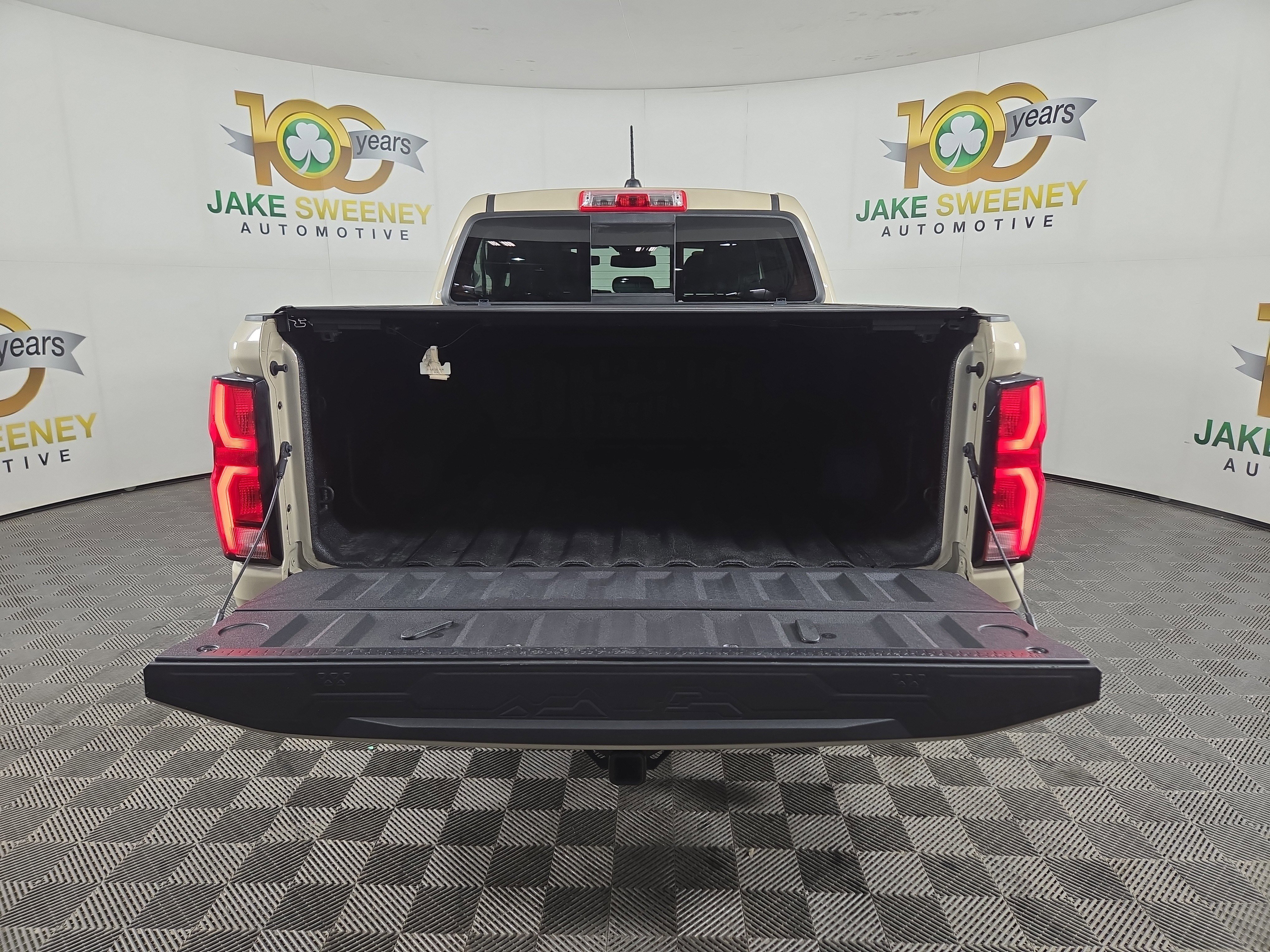 Certified 2024 Chevrolet Colorado Z71 w/ LPO, Dark Essentials Package image 33