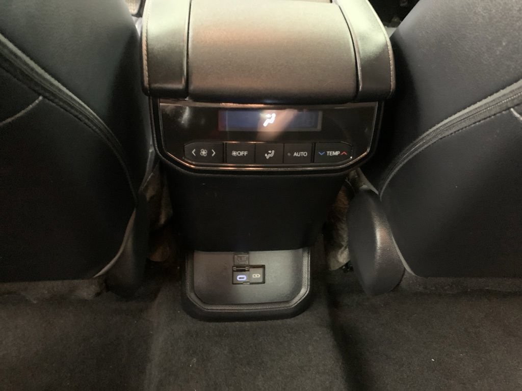 Used 2023 Toyota Highlander XLE AWD/4WD image 36