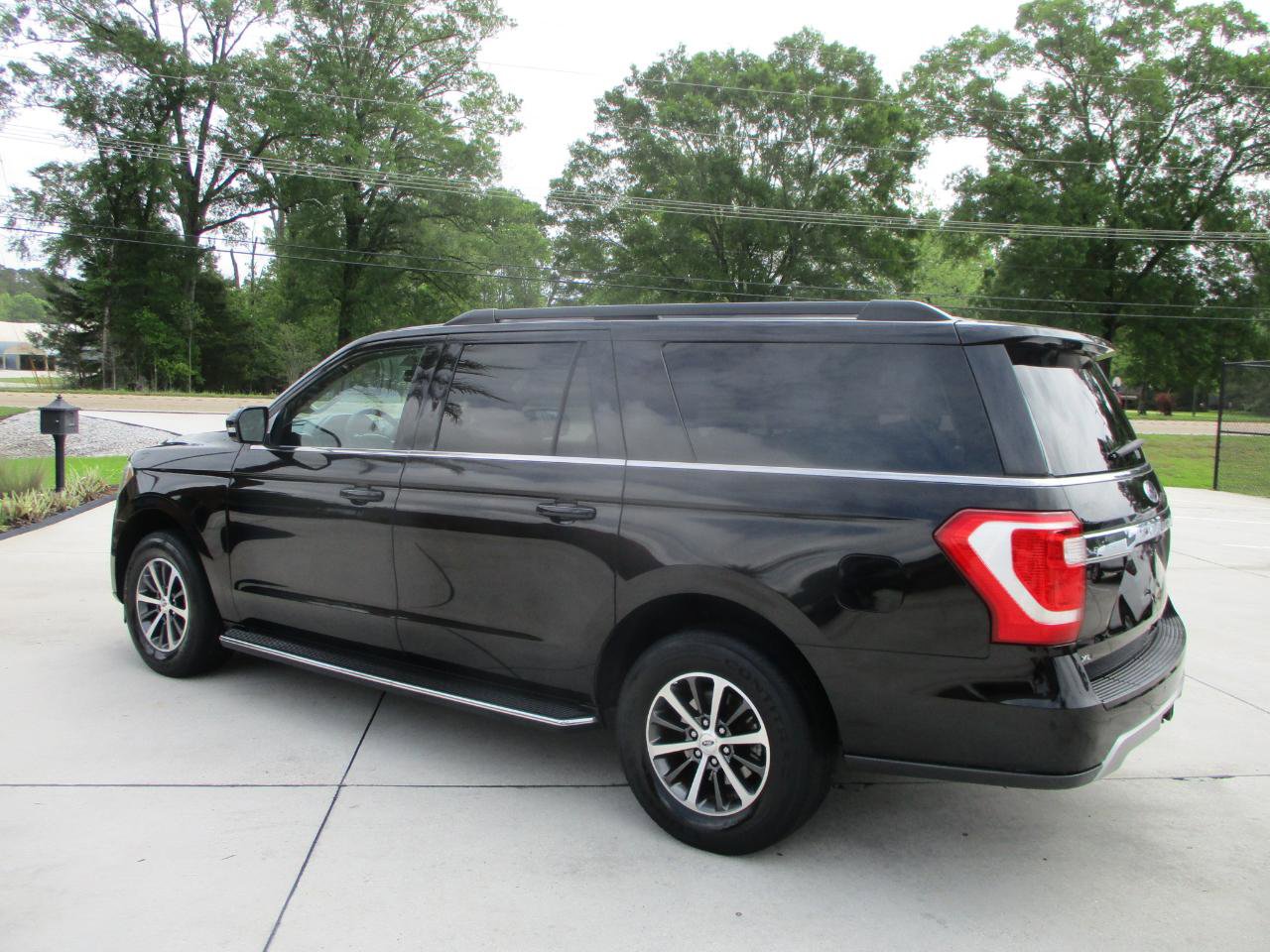 Used 2018 Ford Expedition Max XLT w/ Equipment Group 202A RWD image 26