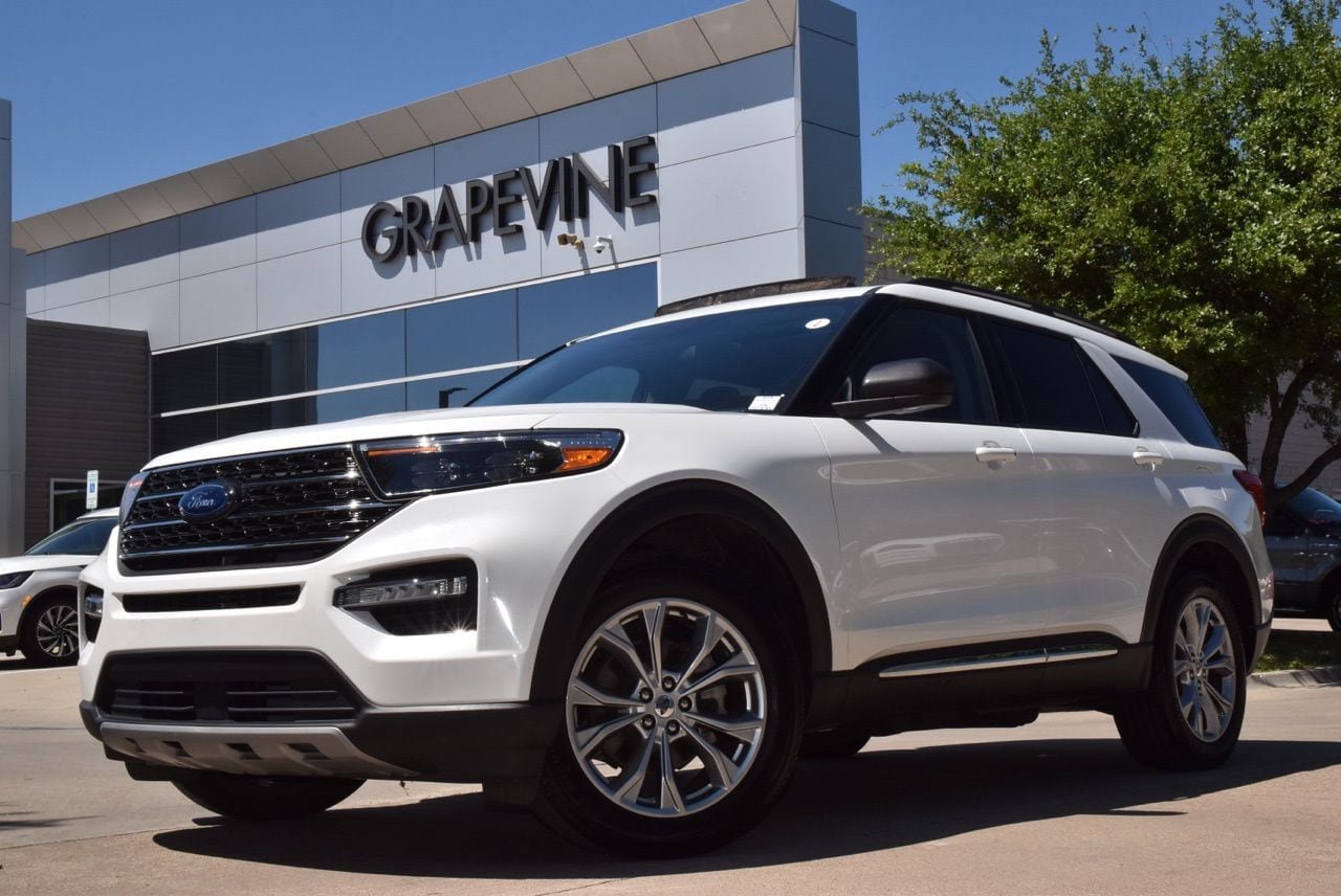 Used 2023 Ford Explorer XLT w/ Equipment Group 202A AWD/4WD image 2