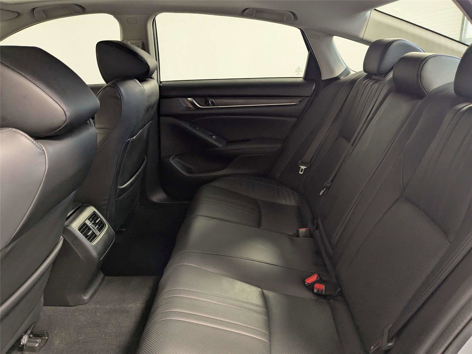 Used 2018 Honda Accord Touring image 27