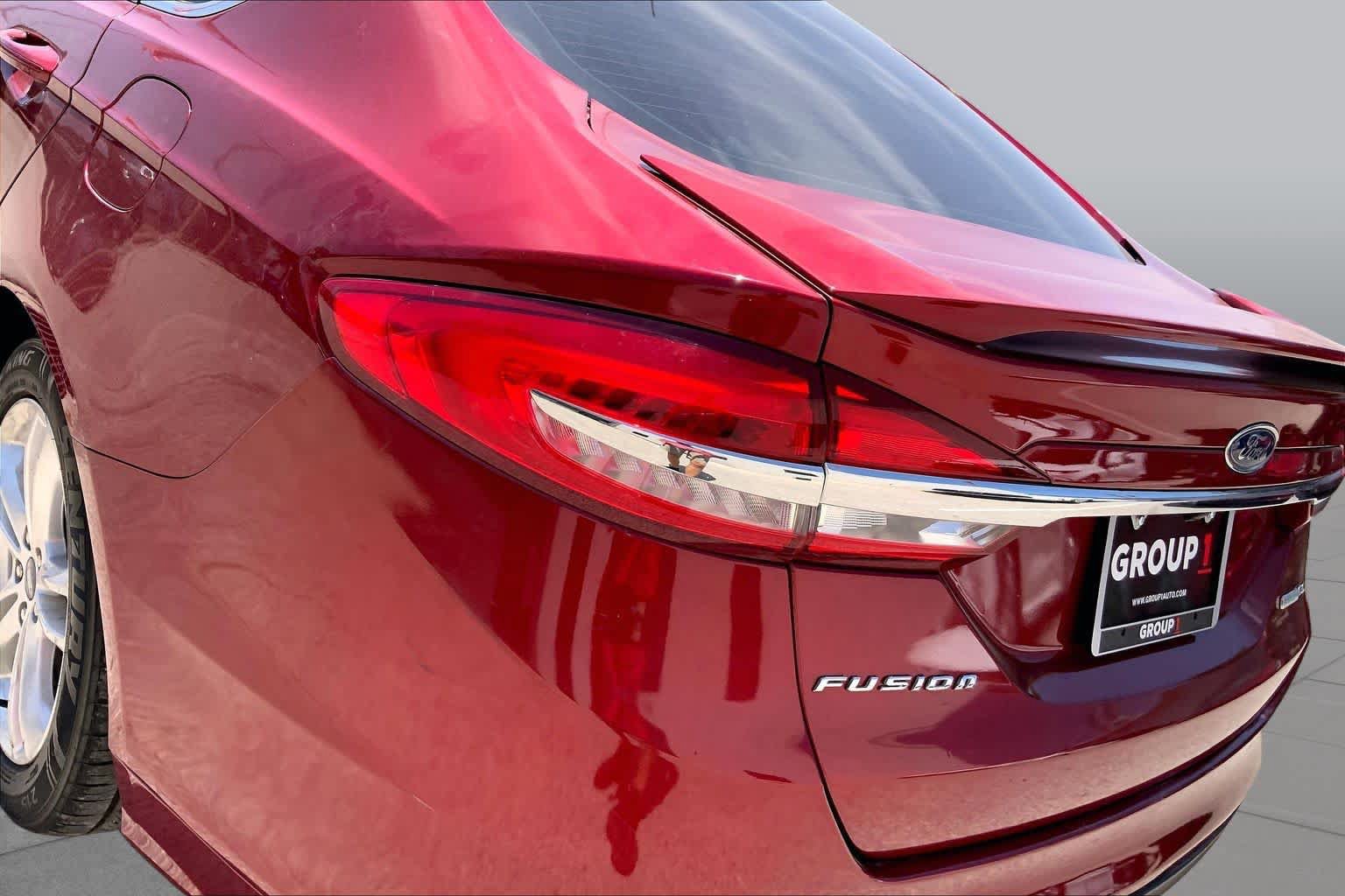 Used 2018 Ford Fusion SE w/ Fusion SE Technology Package FWD image 27