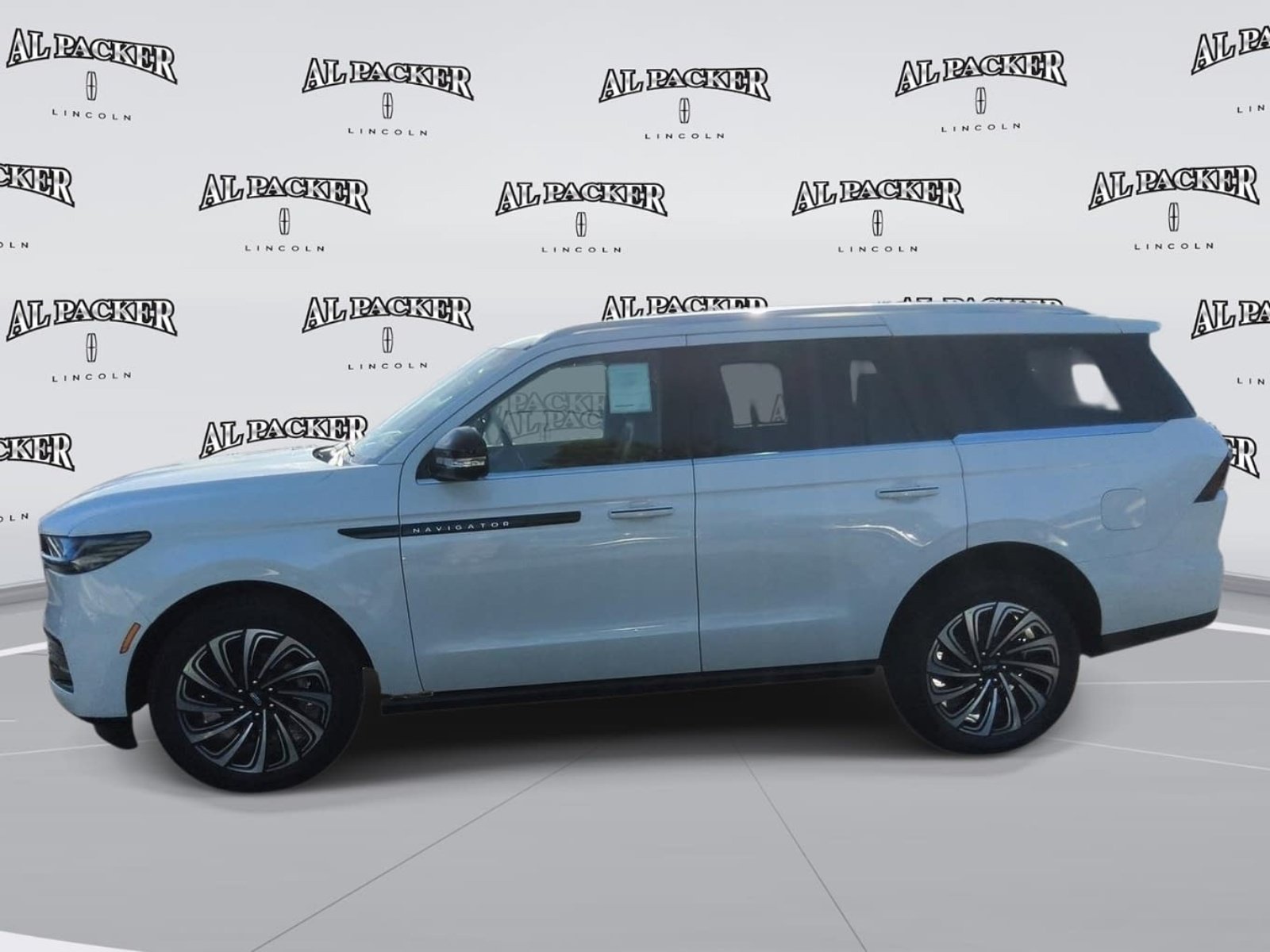 New 2027 Lincoln Navigator Black Label AWD/4WD image 2