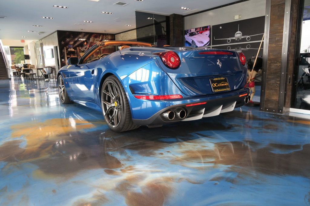 Used 2016 Ferrari California T RWD image 38