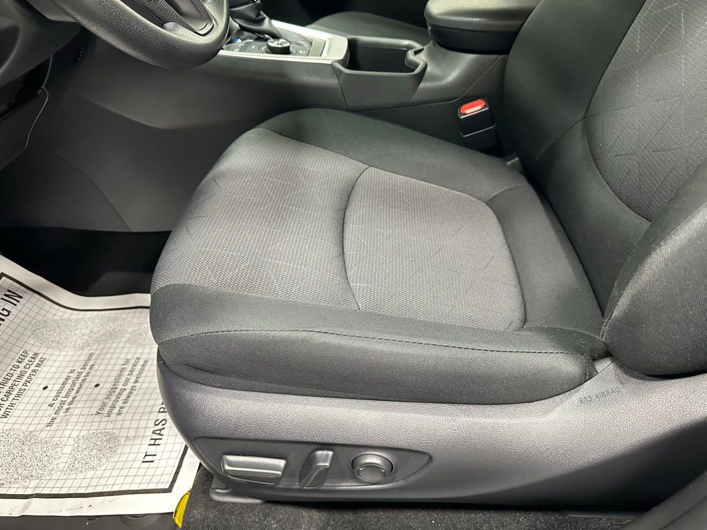 Used 2025 Toyota RAV4 XLE AWD/4WD image 13