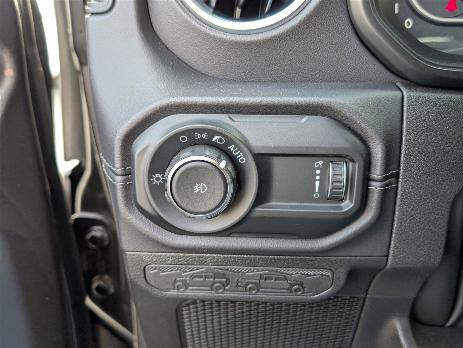 New 2025 Jeep Wrangler Unlimited Sahara w/ Safety Group AWD/4WD image 16