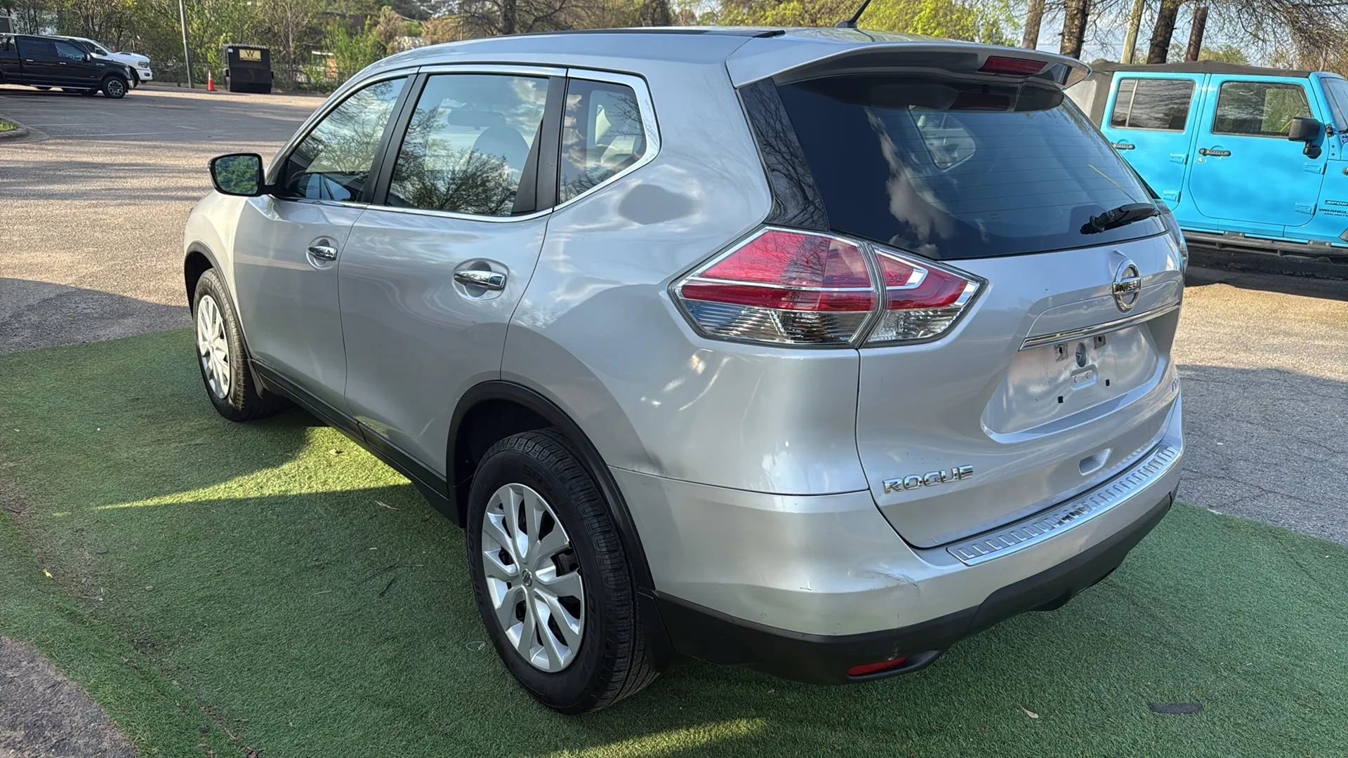 Used 2015 Nissan Rogue S image 6