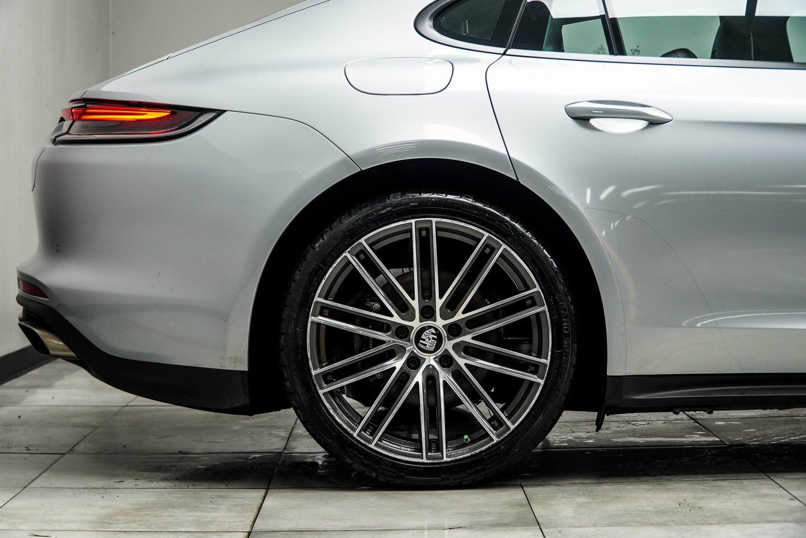 Used 2021 Porsche Panamera 4 image 8