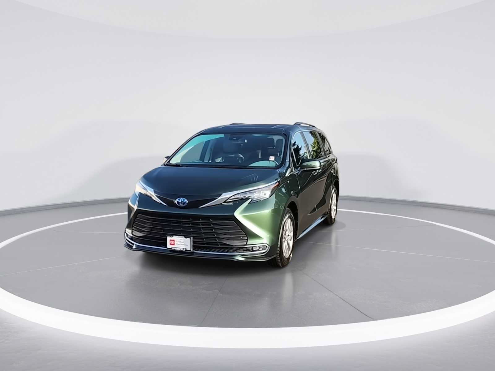 Certified 2024 Toyota Sienna XLE FWD image 3