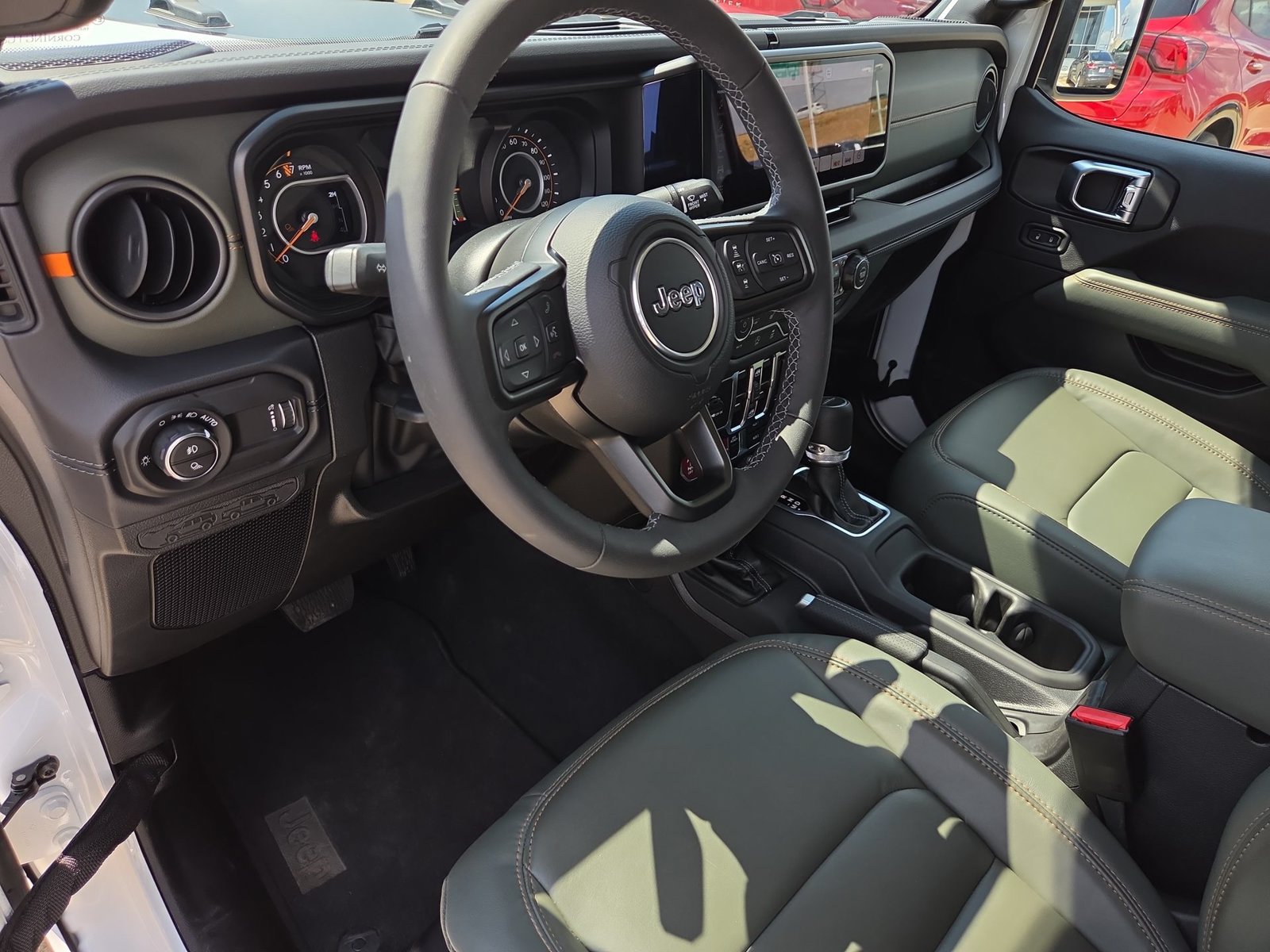 Used 2025 Jeep Gladiator Mojave w/ Convenience Group AWD/4WD image 10