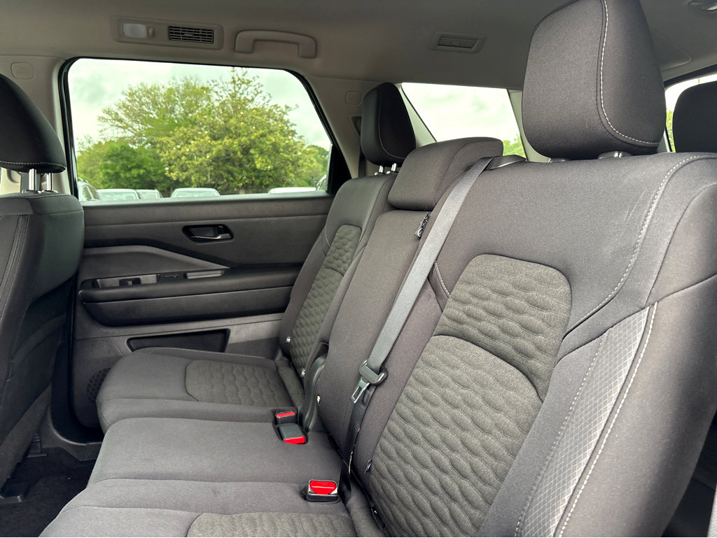Used 2025 Nissan Pathfinder S FWD image 20