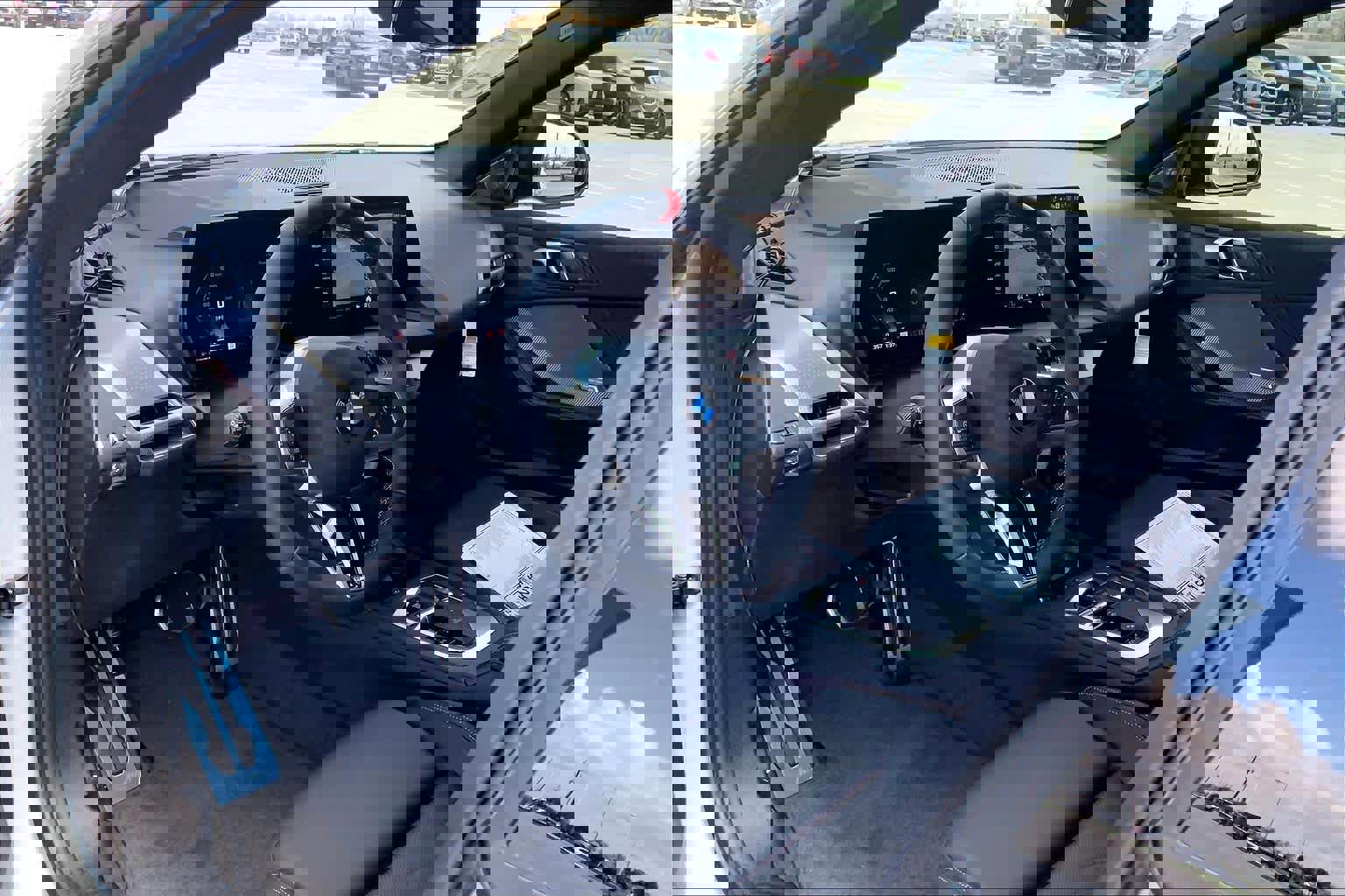 Used 2026 BMW M235i xDrive w/ Technology Package image 8