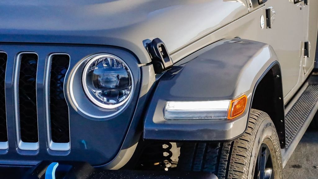 Used 2023 Jeep Wrangler Unlimited Sahara w/ Cold Weather Group AWD/4WD image 5