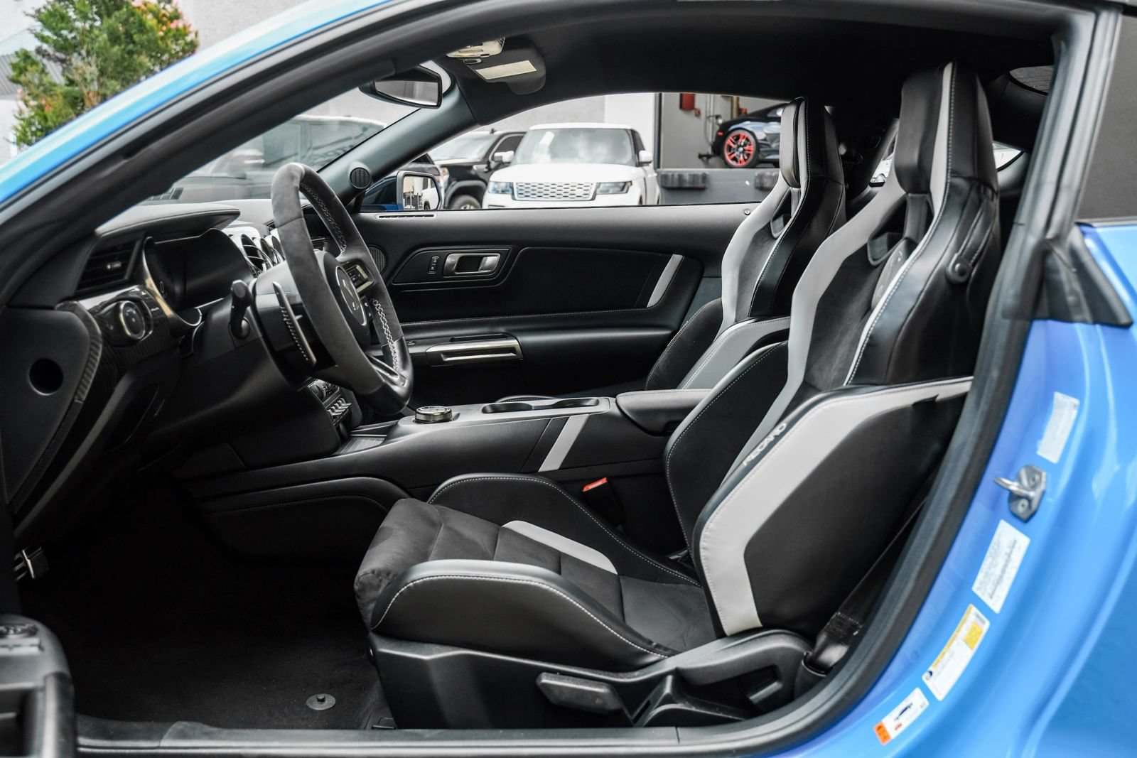 Used 2022 Ford Mustang Shelby GT500 w/ Carbon Fiber Track Pack RWD image 3